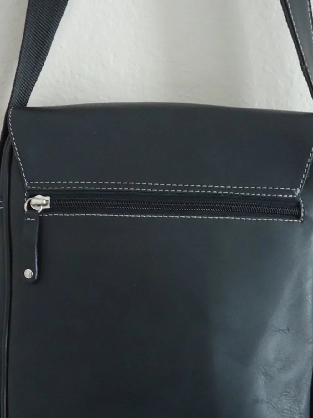 Pielnoble vintage leather crossbody/ shoulder bag.